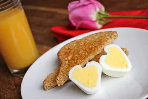 Huevos en forma de corazón