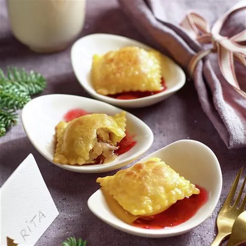 Raviolis fritos de cordero y cebolla caramelizada