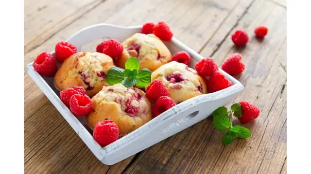 Delira con estos panquecitos de frambuesa y chocolate