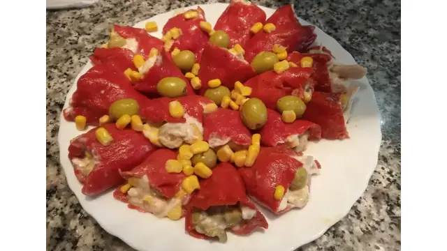 Pimientos del piquillo rellenos de pollo