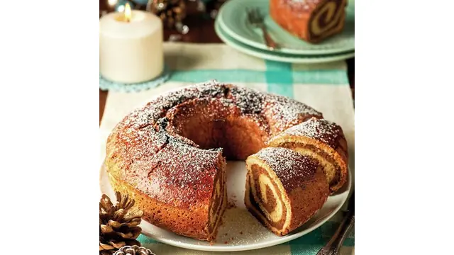 Potica (rollo relleno de crema de nueces y miel)