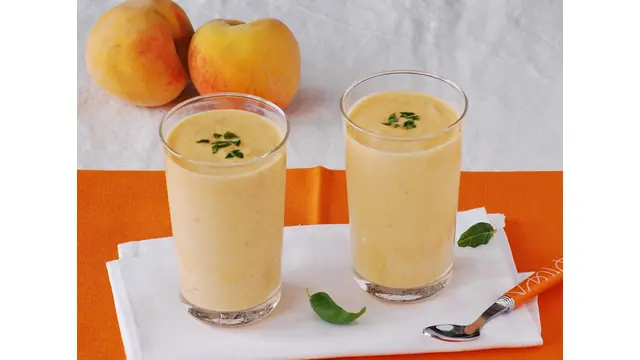 Smoothie o batido cremoso de melocotón y yogur: receta refrescante y nutritiva