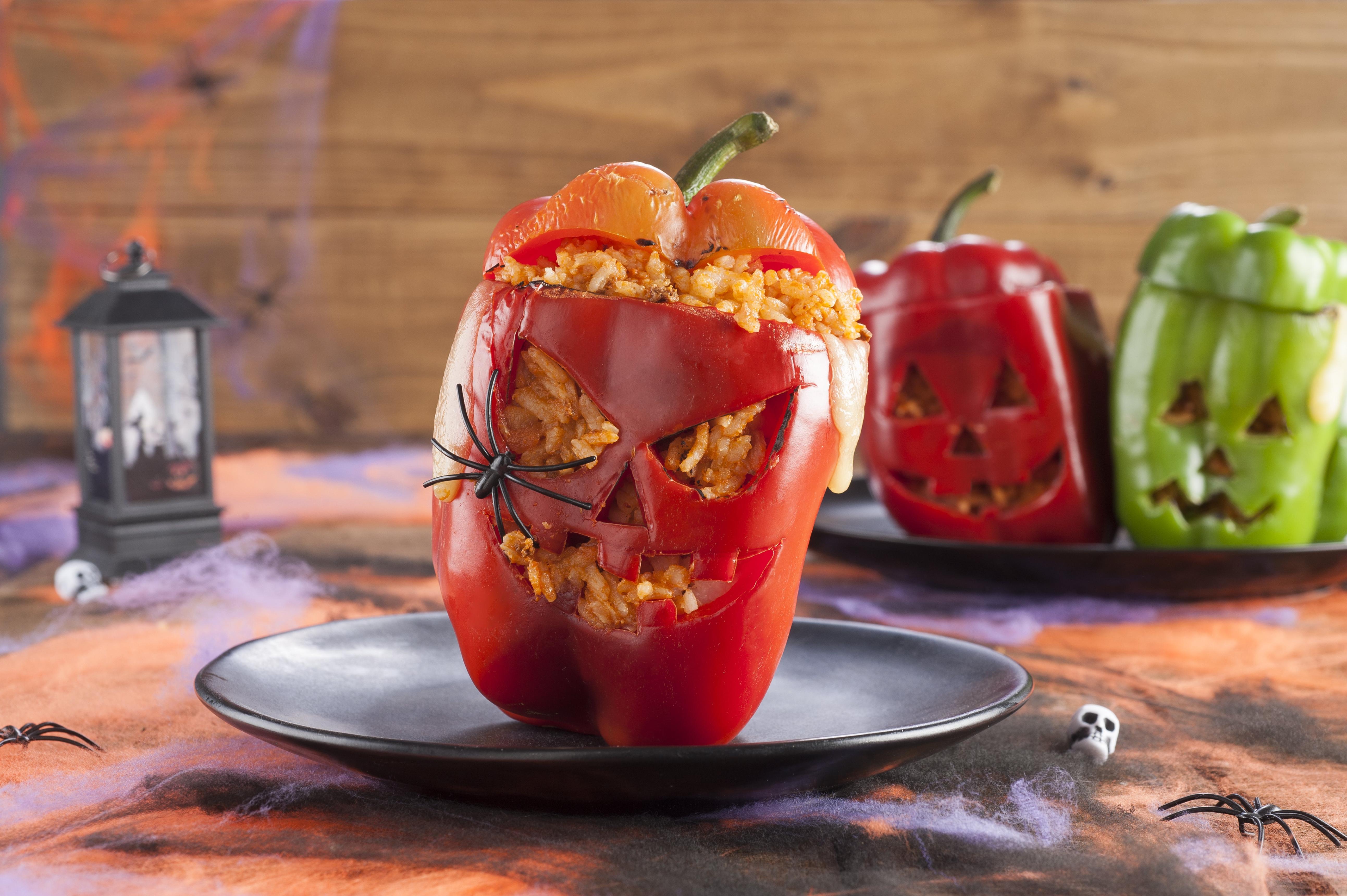 Pimientos calabaza rellenos de pisto para Halloween